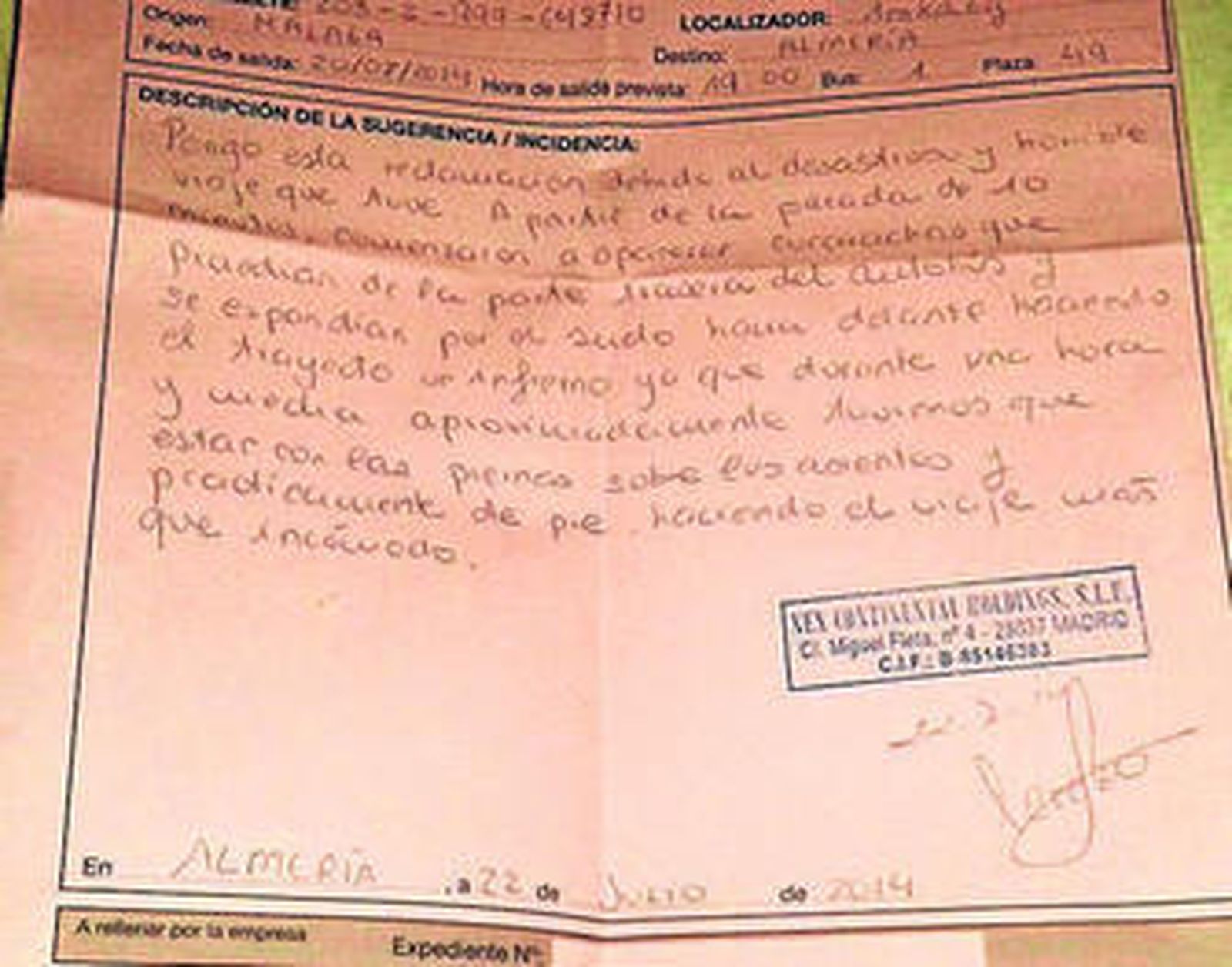 Hoja de reclamaciones que pusieron las jóvenes a la empresa de transporte.