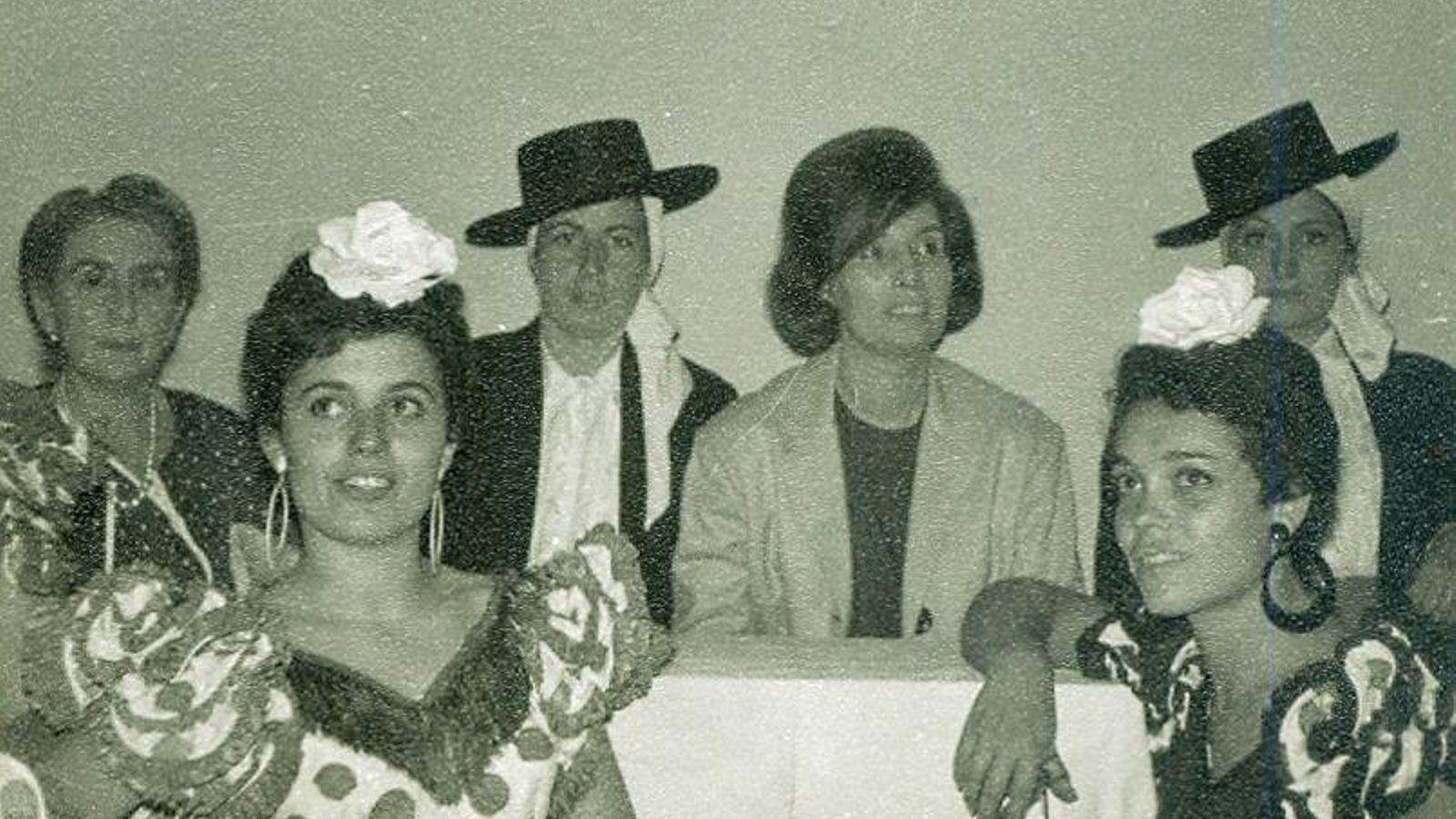 Otra imagen de las integrantes de la sección de coros y danzas.