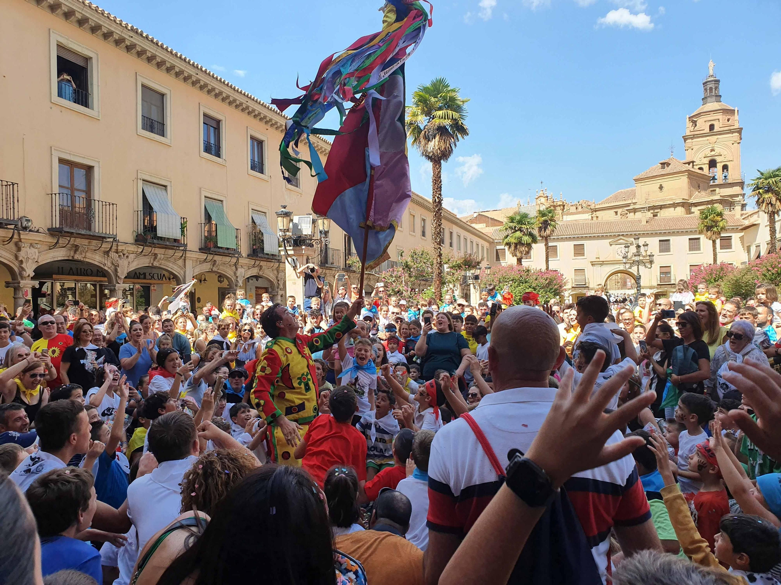 El Cascamorras infantil registra una participación multitudinaria por las calles de Guadix