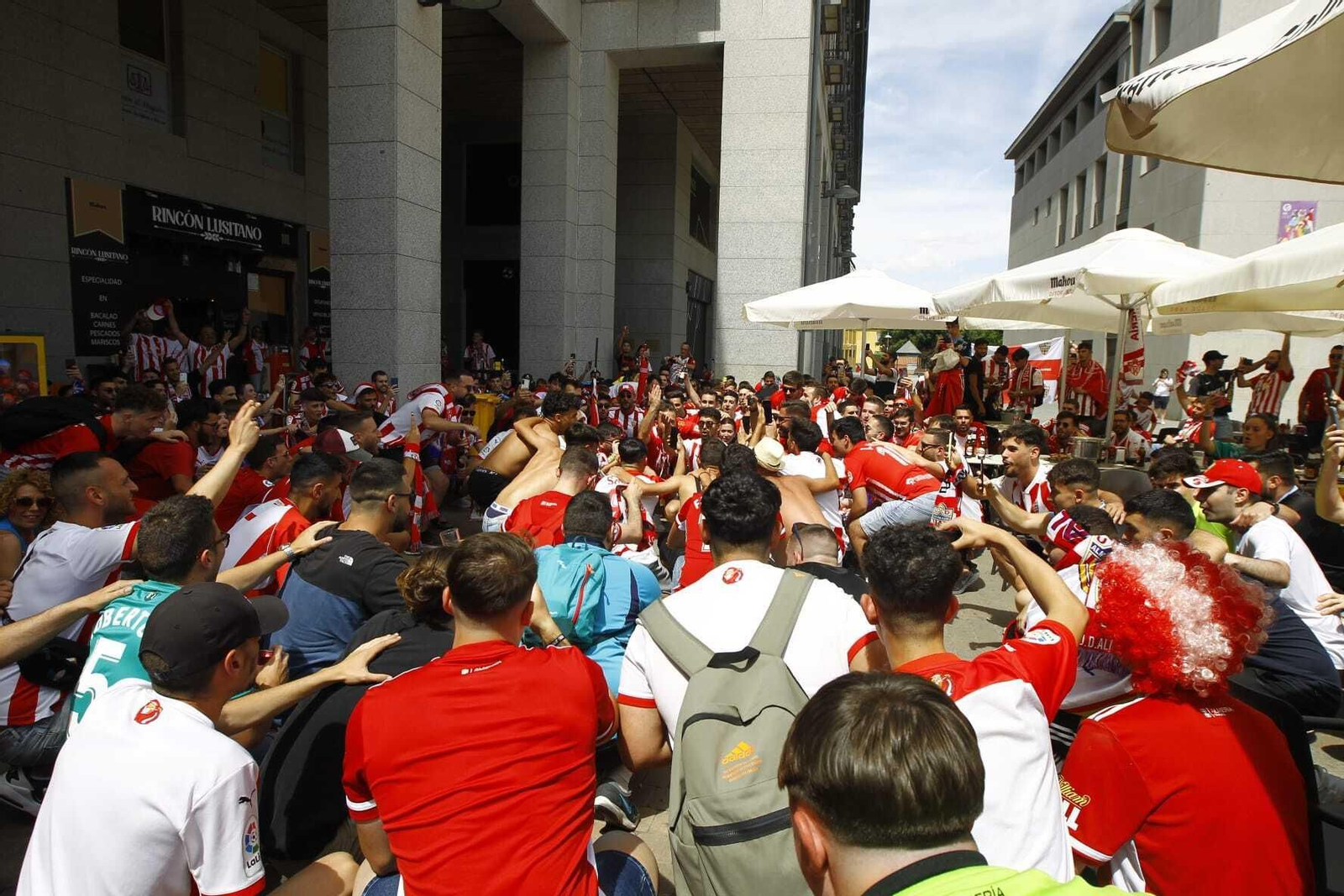 Imágenes de la afición del Almería en Leganés
