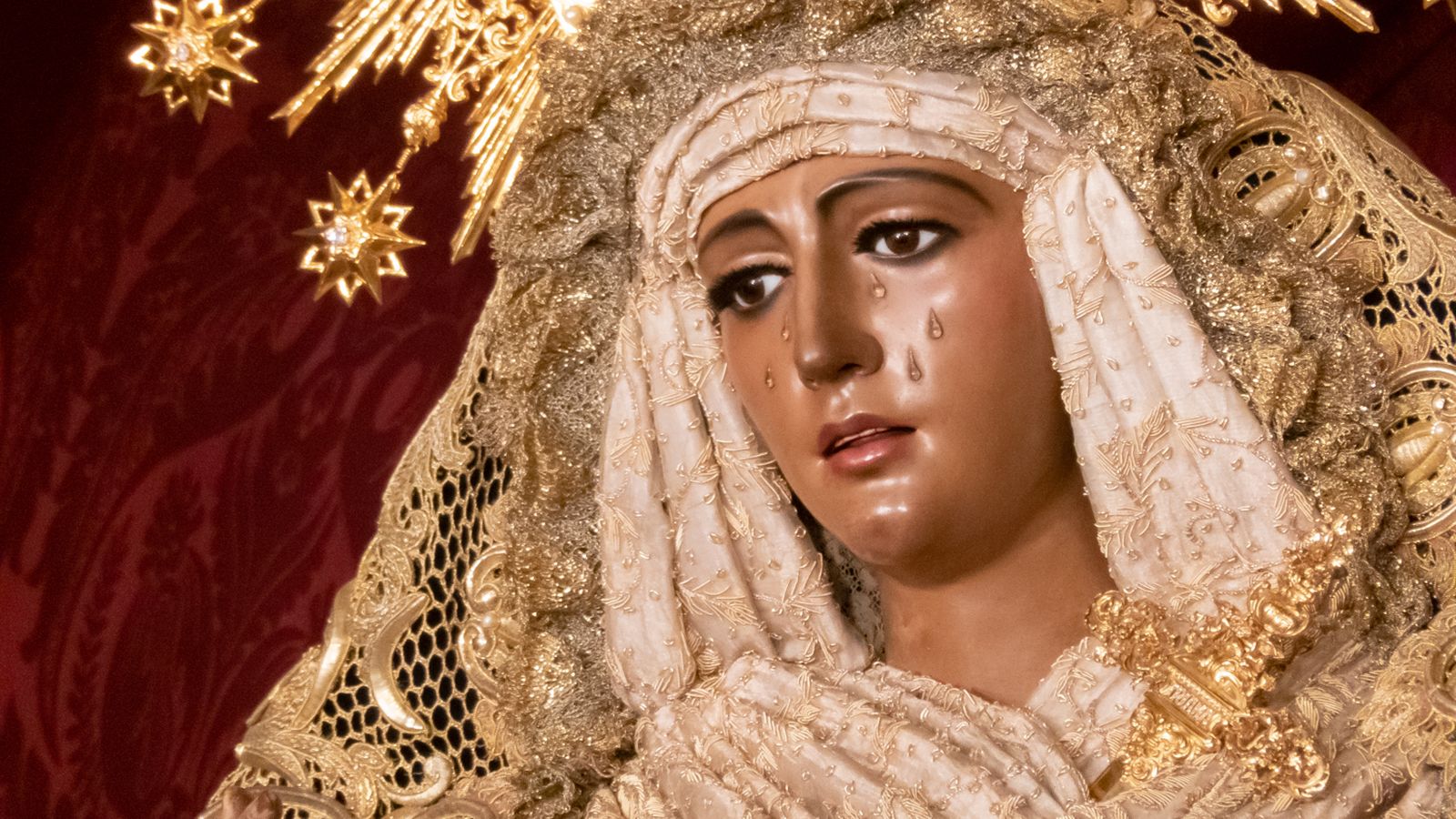 La Esperanza de Triana en su altar de septenario