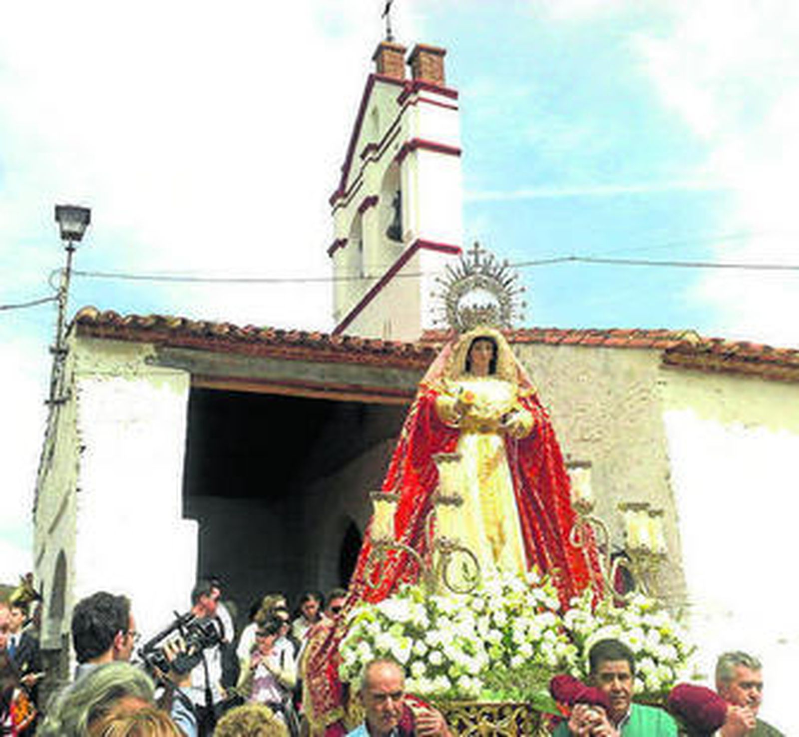 La imagen de la Virgen durante su salida procesional.