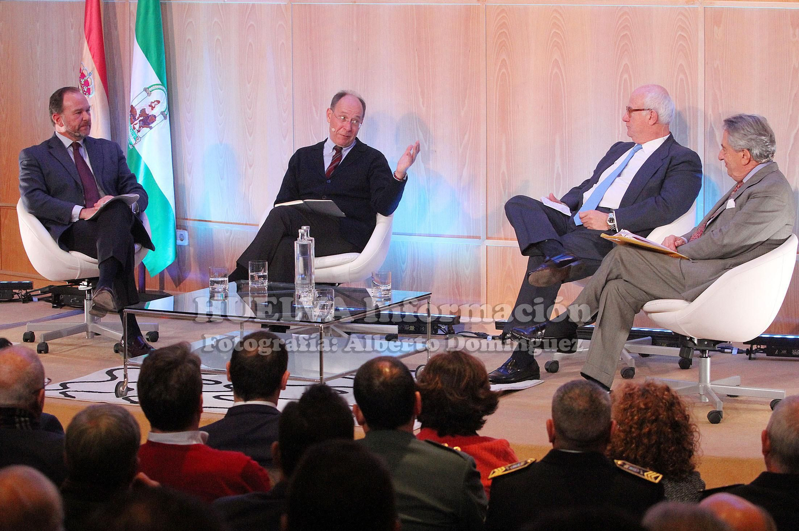 Mesa redonda en la FOE sobre retos y oportunidades de la transición energética, en imágenes