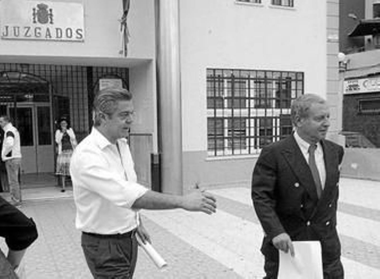 Juan Carlos Juárez y Javier Saavedra salen del juzgado en una foto de archivo.