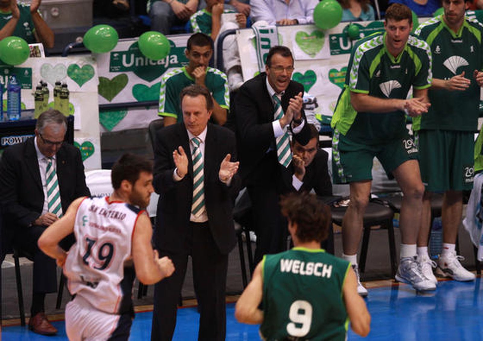 Los malagueños firman un 12-5 en la segunda vuelta y tras ganar al equipo vitoriano (70-62) consiguen el deseado quinto puesto


Foto: Migue fernandez