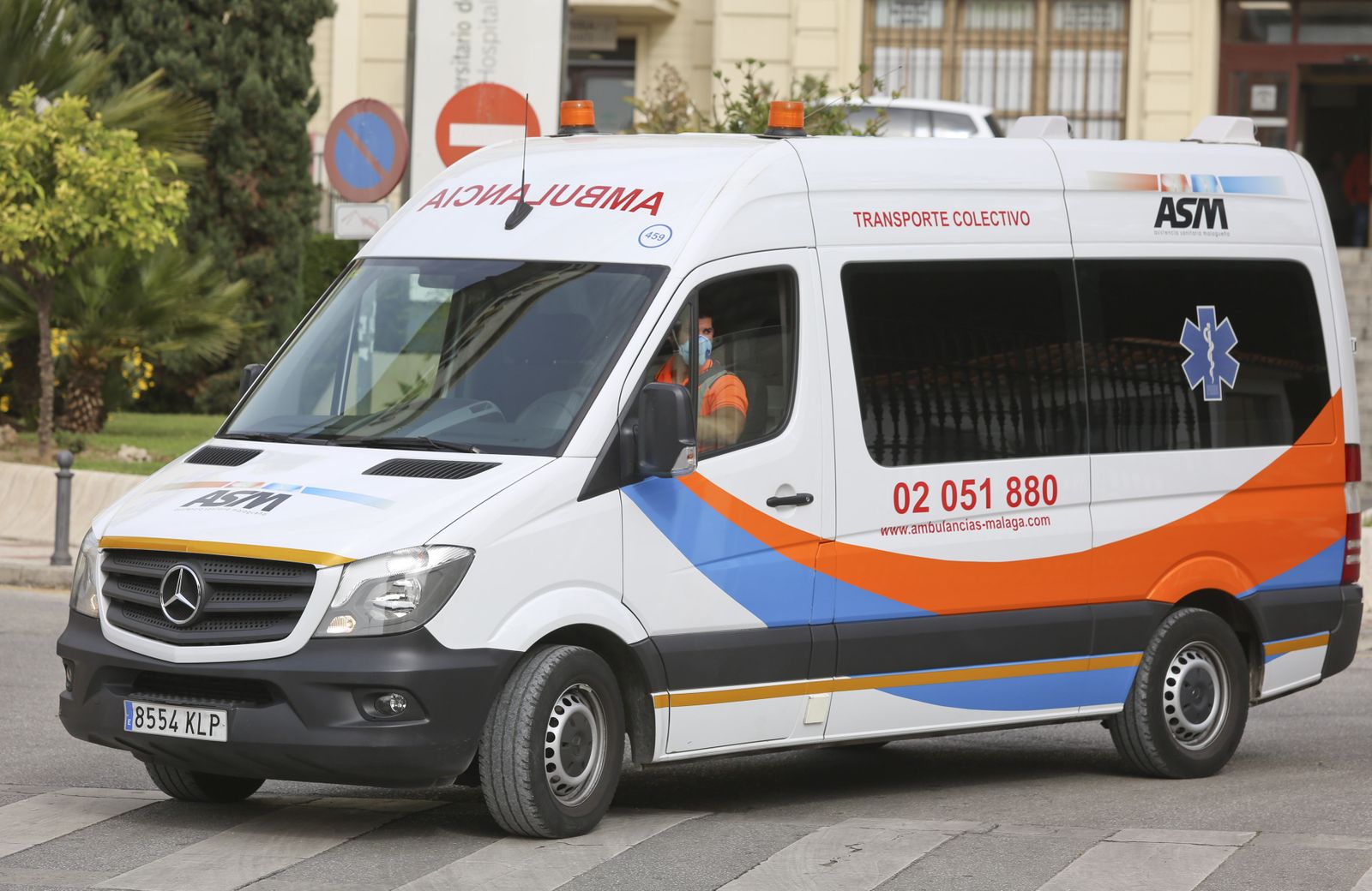 Salir a donar sangre en la Málaga del coronavirus, en fotos