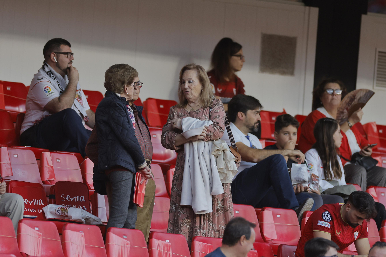 Búscate en las fotos del Sevilla-Betis