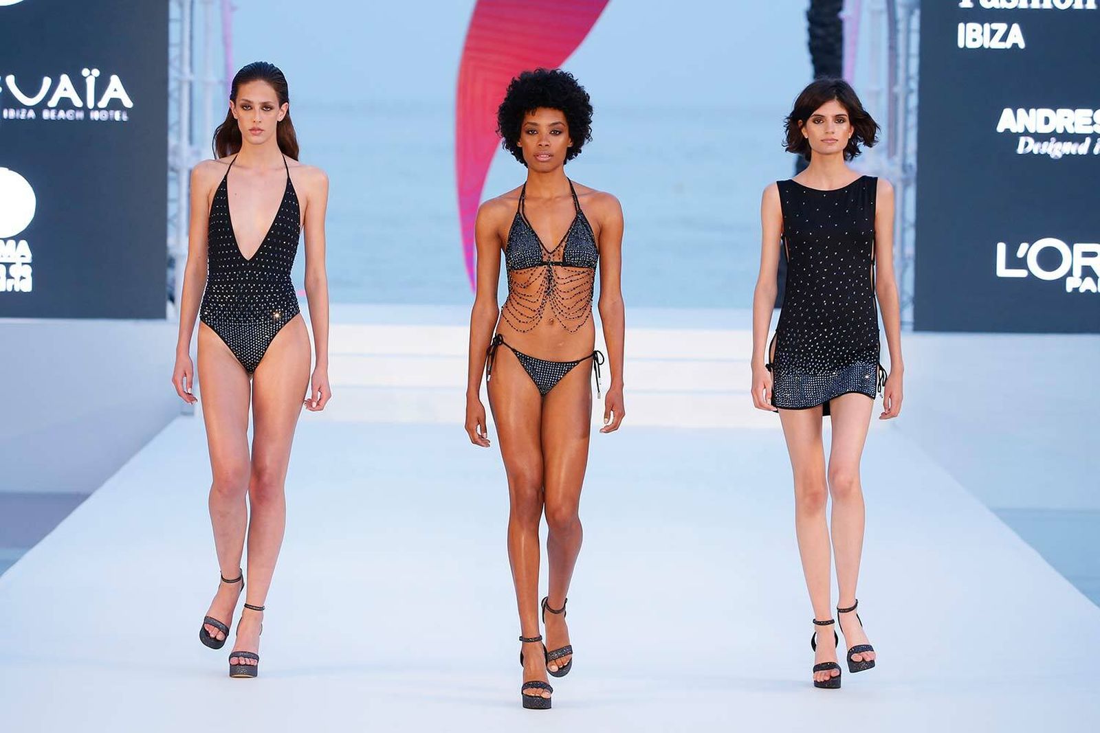 Bikini con cristales Swarovski en degradado de Sardá.