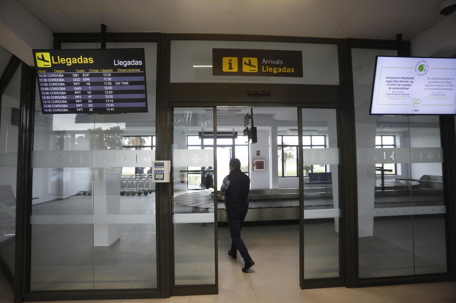 Panel de llegadas del aeropuerto de Córdoba.