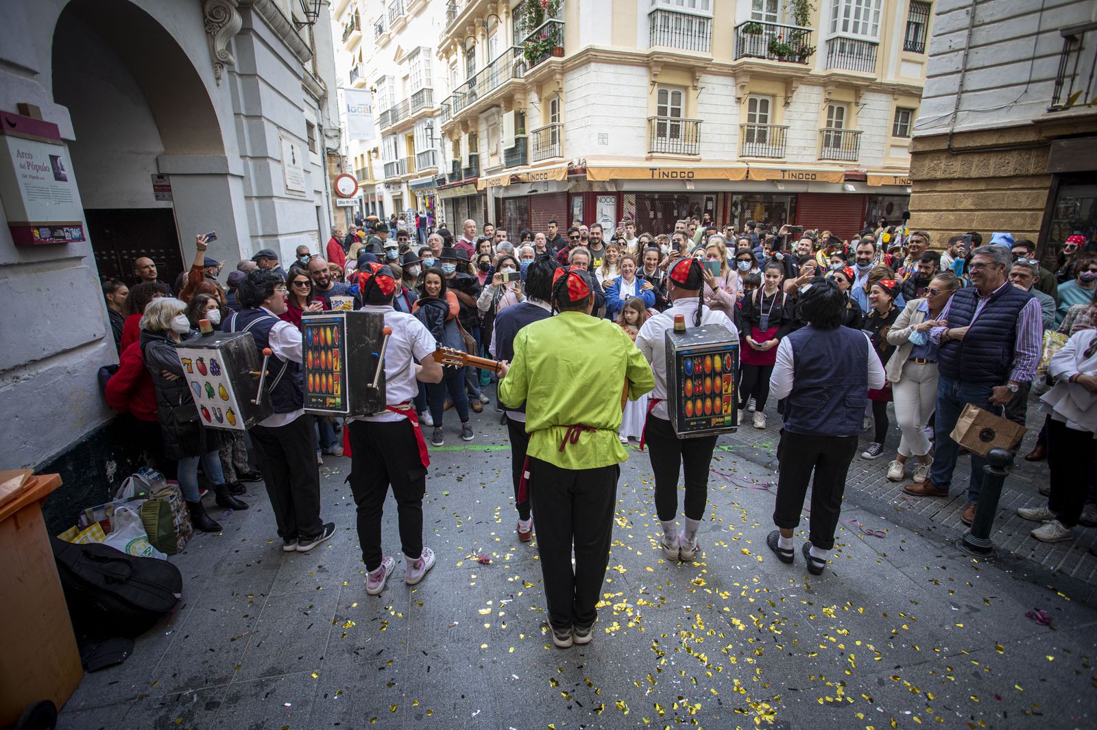 Imágenes del domingo de Carnaval ilegal en Cádiz