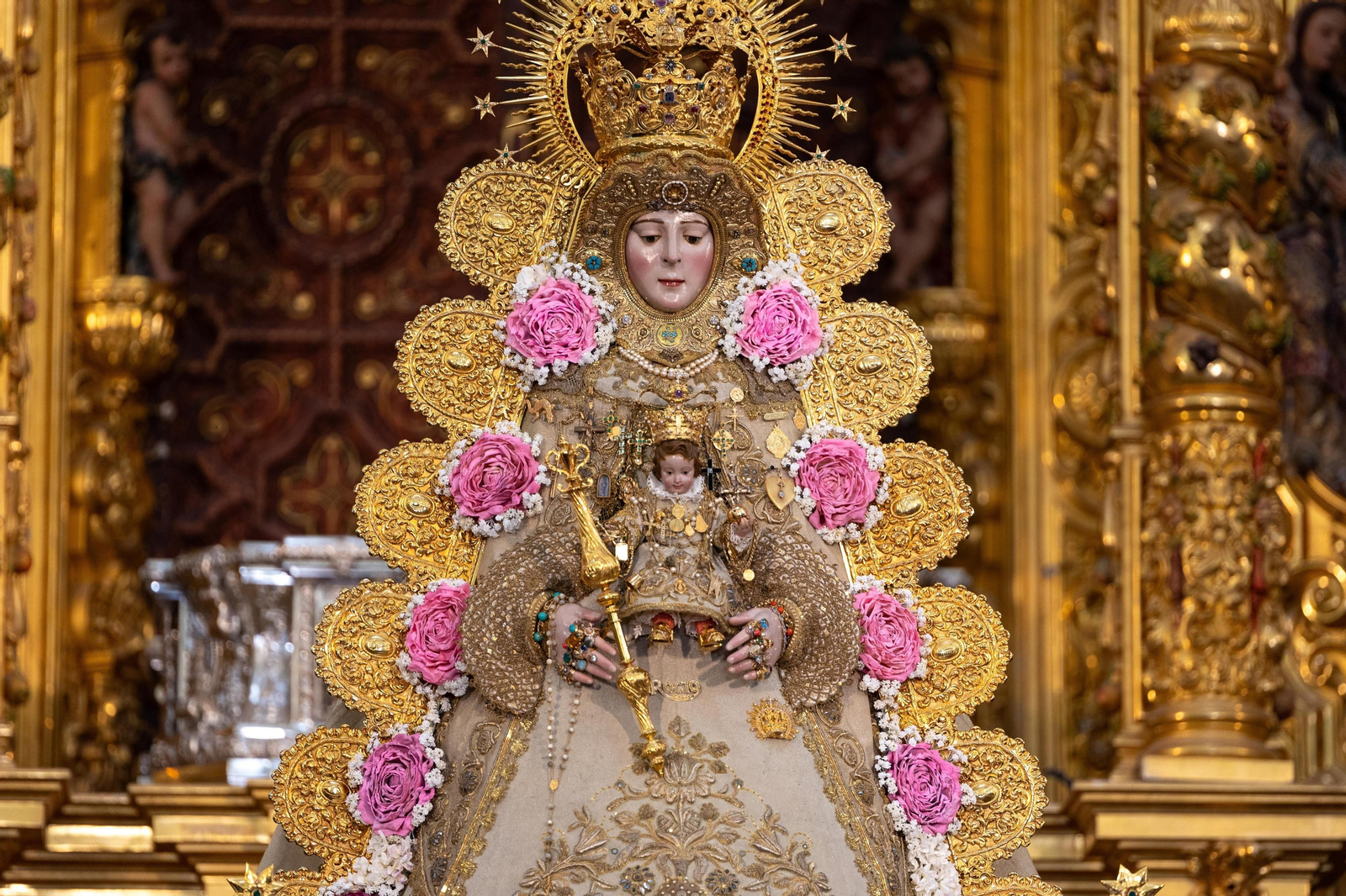La Virgen del Rocío vuelve al culto tras su restauración