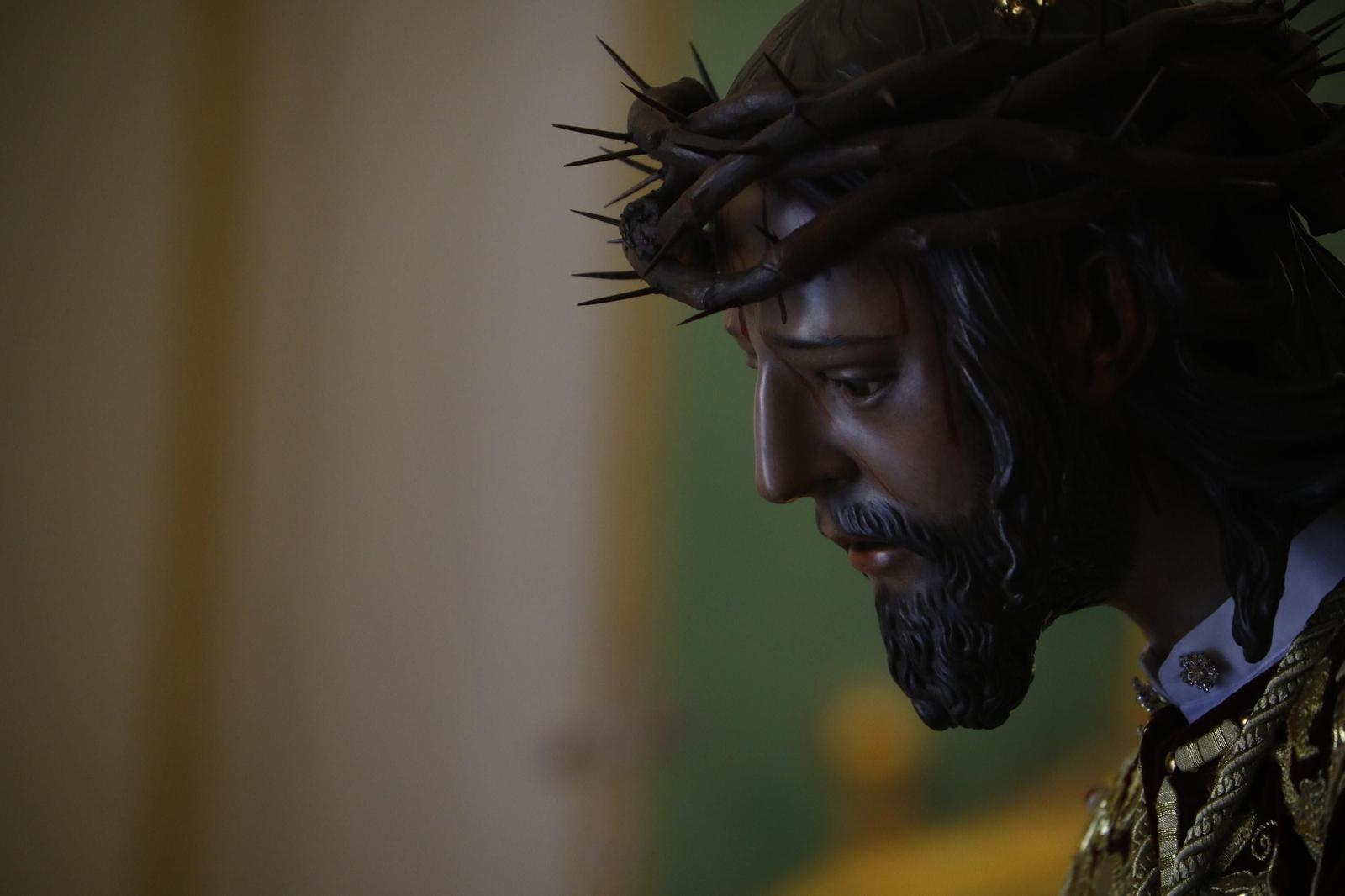 Las mejores imágenes de los besapiés del segundo domingo de Cuaresma en Córdoba