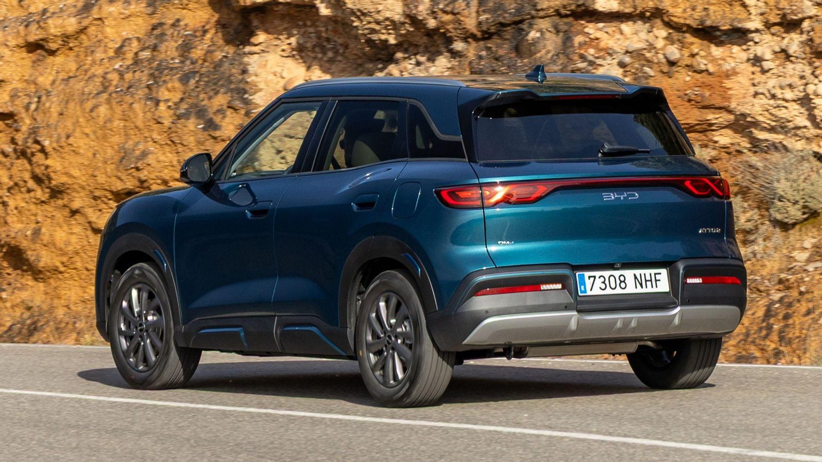 Las dos versiones del Atto 2 DM-i tienen una potencia de 166 o 212 CV, cada una de ella combinada con una batería de diferente capacidad.