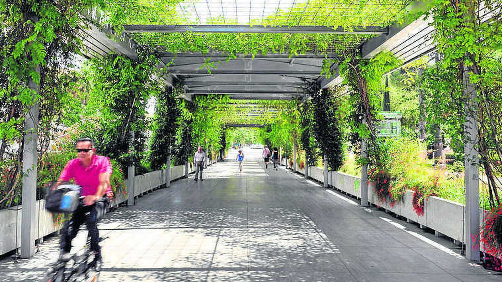La pérgola peatonal del Cristina.