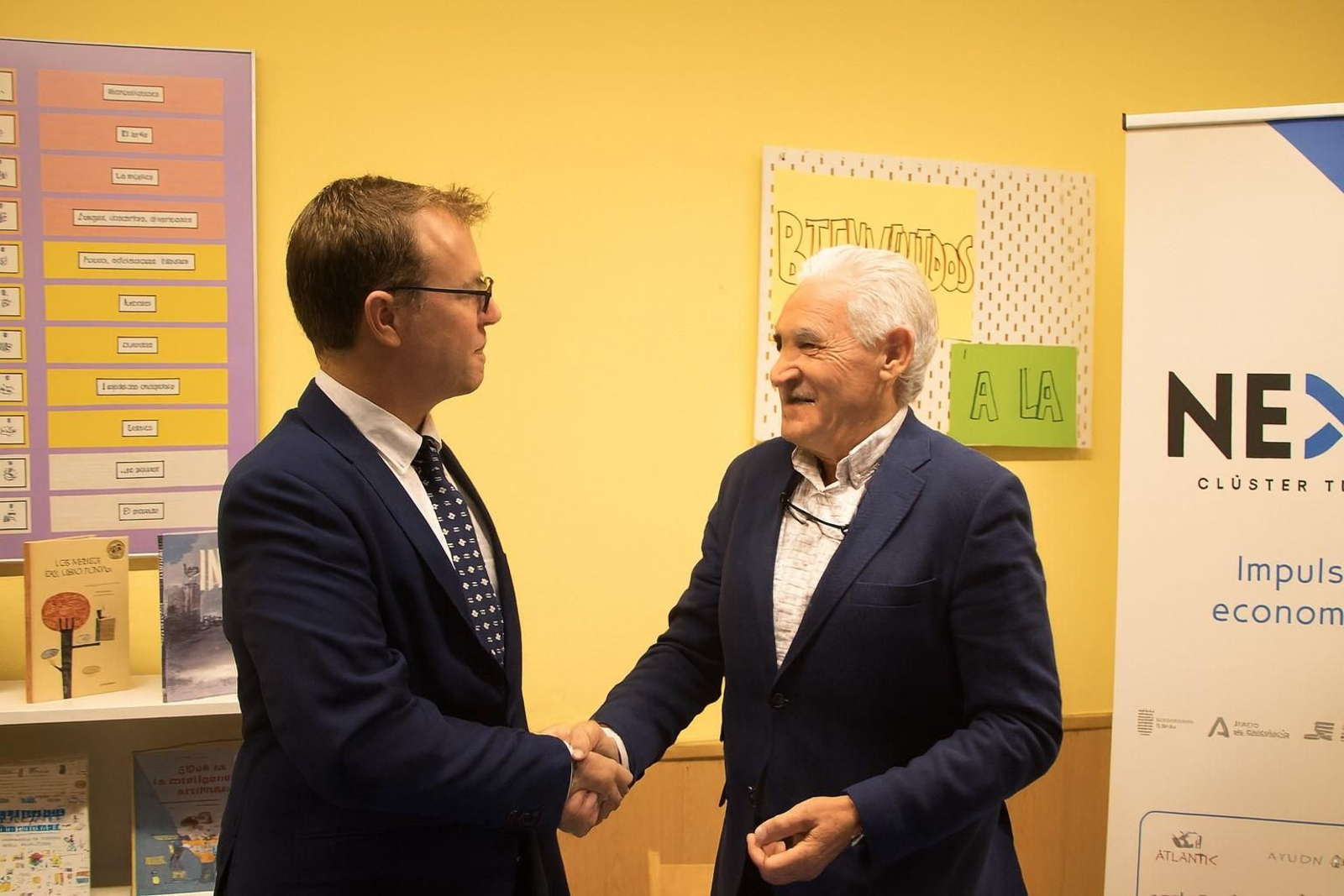 Un momento de la firma del convenio con Anthony Lydick Ramos y Francisco Cáliz.