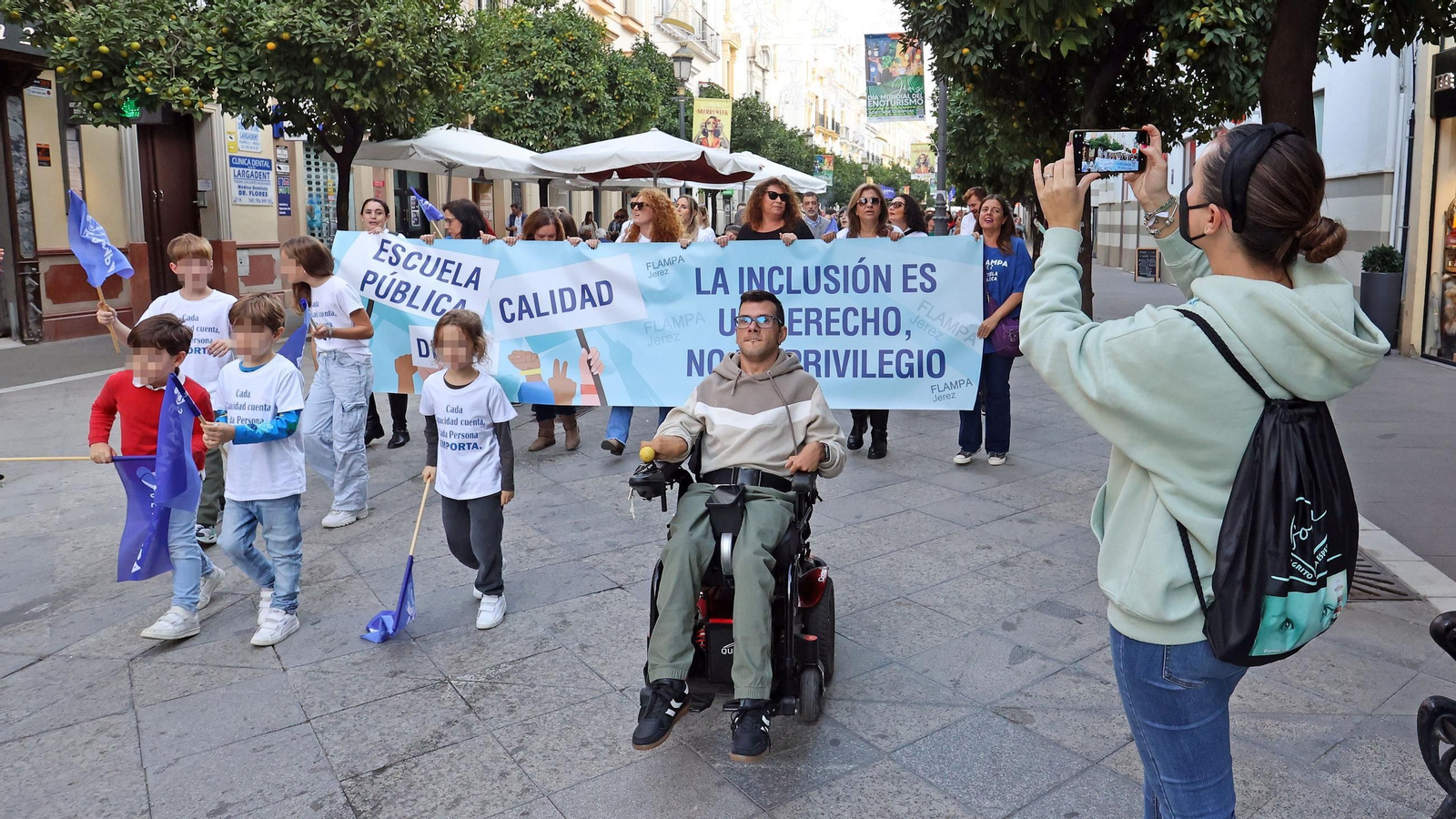 Manifestación de la Flampa de Jerez contra las faltas de recursos por necesidades especiales