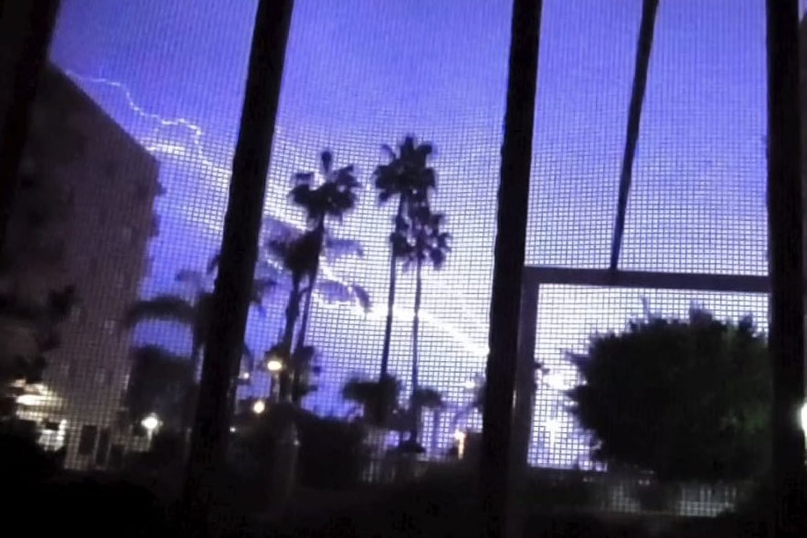 Captura de una tormenta eléctrica en Almuñécar