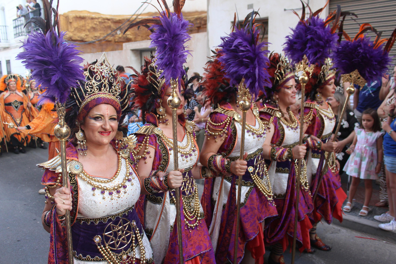 El desfile de Moros y Cristianos de Vera, en imágenes