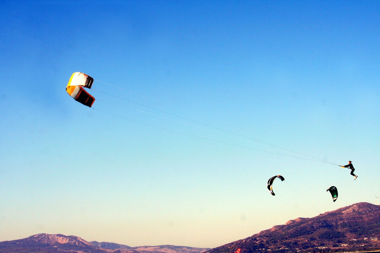 Una competición de kitesurf en Tarifa