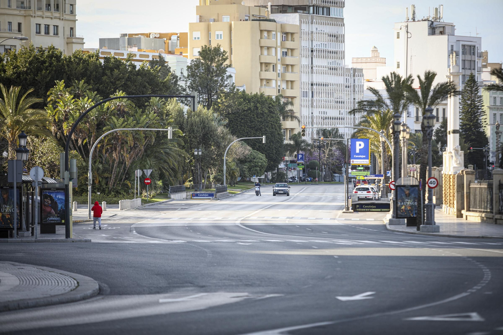 Imágenes del estado de alarma en Cádiz por el coronavirus durante la tarde del 16 de marzo