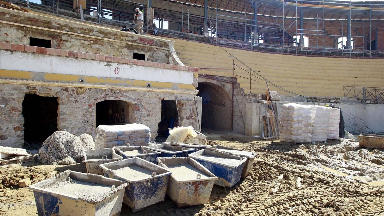 Las fotos de las obras de la plaza de toro de la Línea
