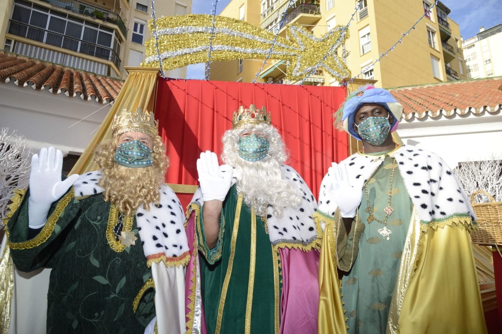 Sus Majestades los Reyes Magos atendrán a los menores en las plazas de la ciudad.