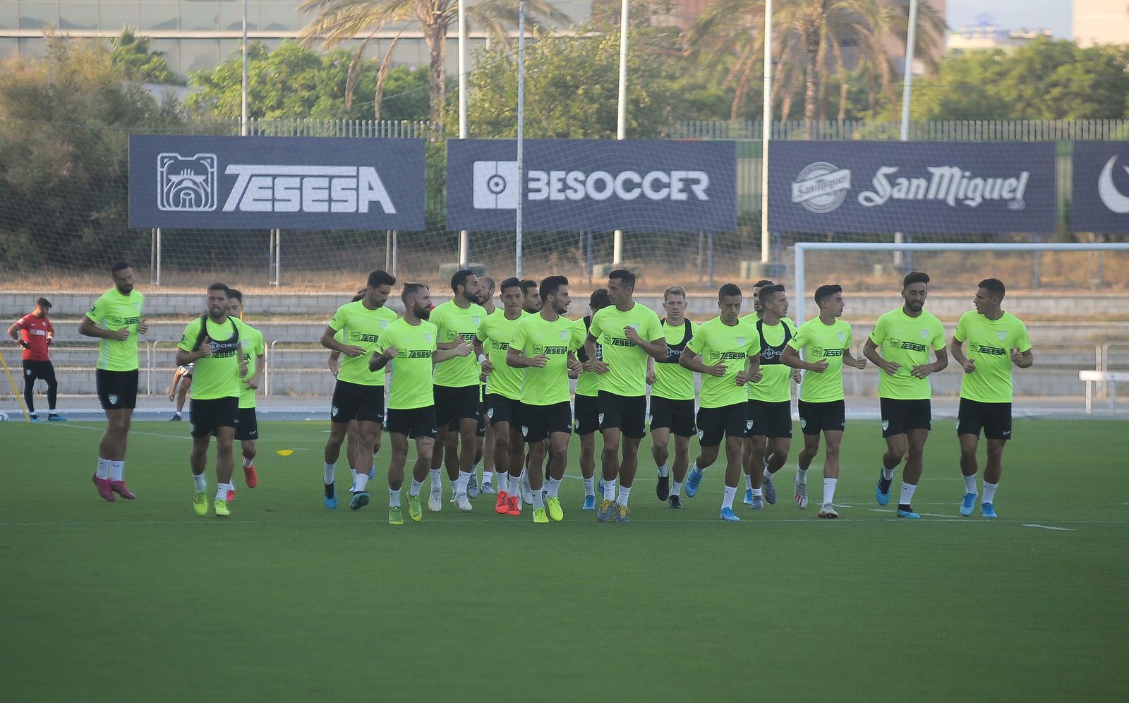 Las fotos del entrenamiento del Málaga CF tras la tormenta