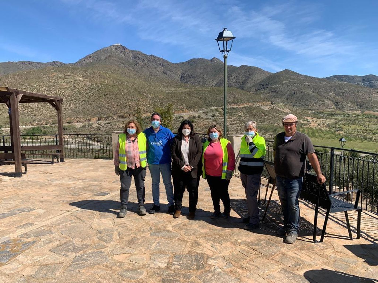 La diputada del PFEA durante su visita a Uleila del Campo.