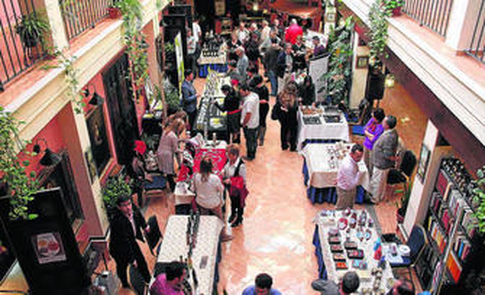 En la primera edición de 'Expo Sherry' se pudieron adquirir numerosos tipos de productos derivados del vino.