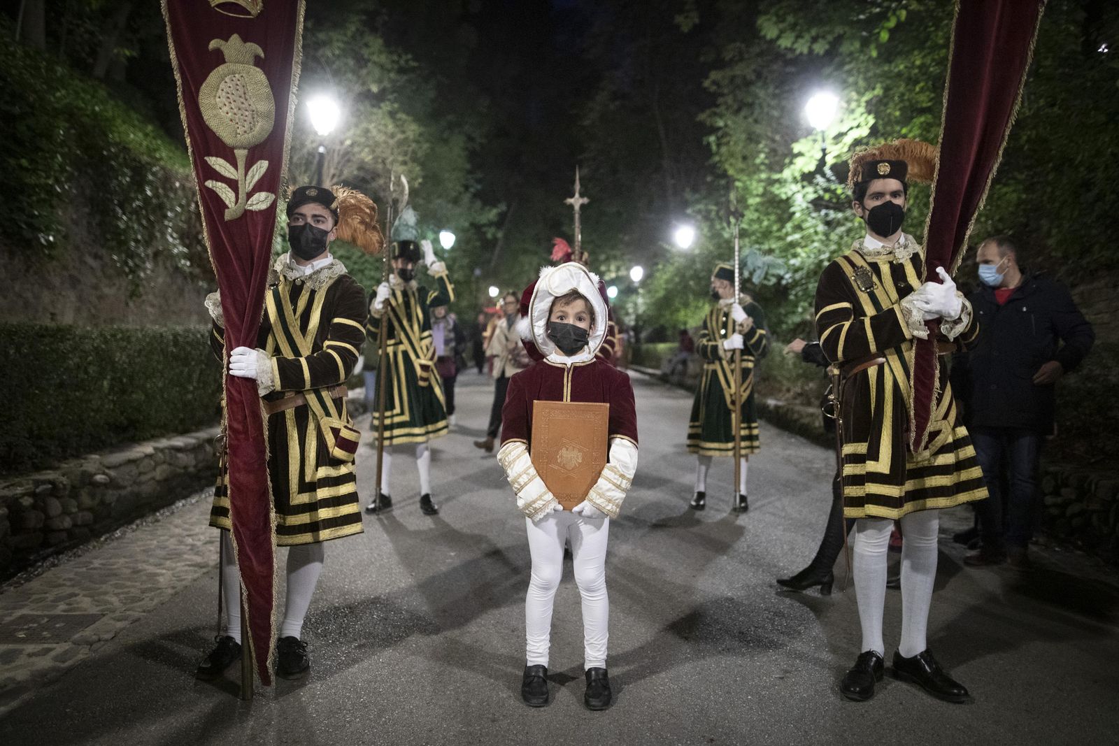 Fotos: el homenaje del quinto centenario del traslado de los restos de los Reyes Católicos