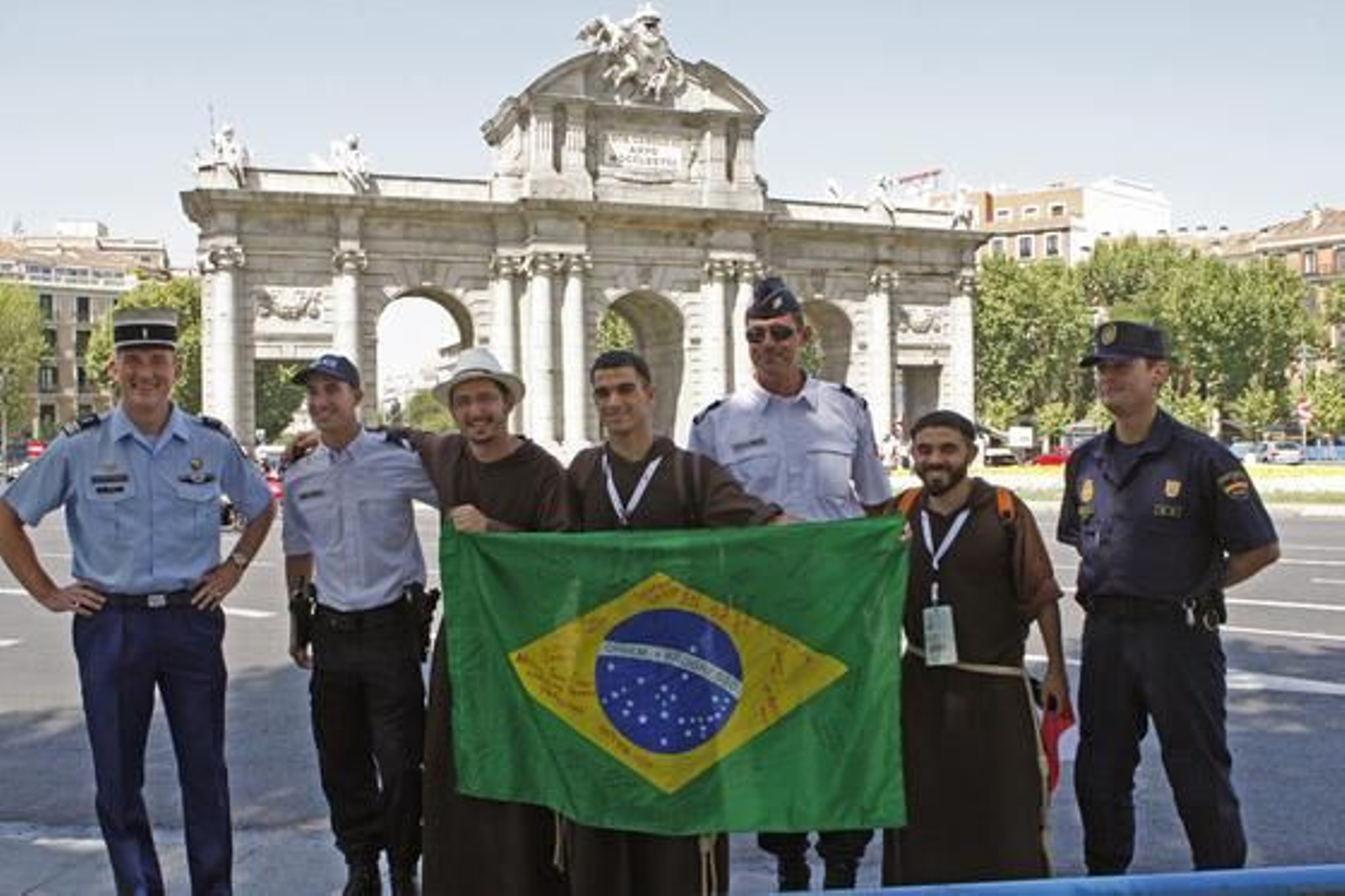 Foto: Leonardo Wen / J. L. Pino / Javier Liz? Manuel H. de Le? Gustavo cuevas / Miguel ngel Molina / Bernardo Rodr?ez