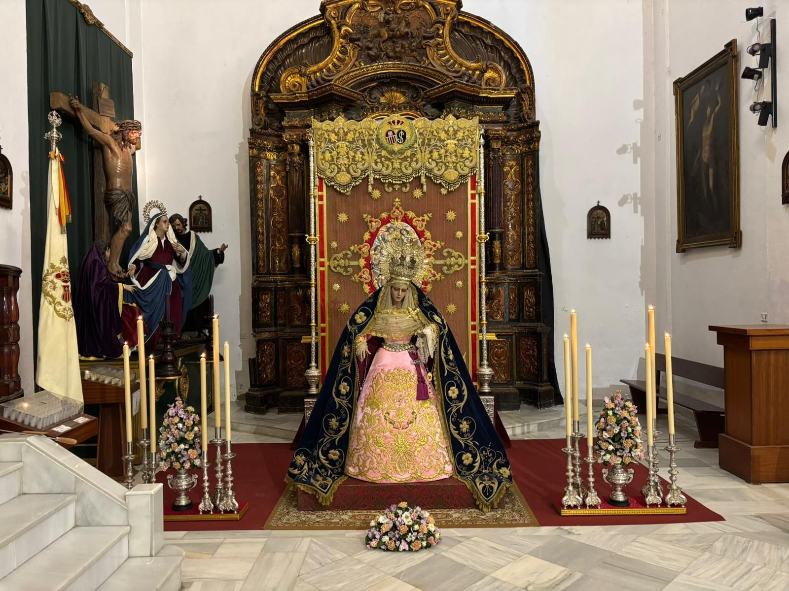 La Madre de Dios de la Misericordia de la Merced, en besamano por su primer aniversario.