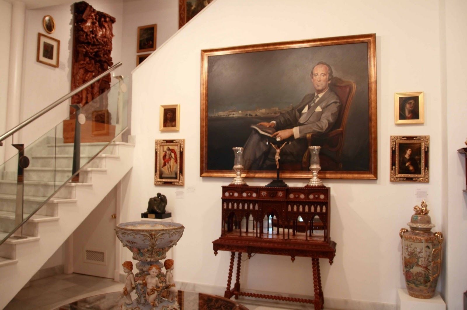 Imagen retrospectiva del museo Ruiz-Mateos, en la calle Isaac Peral de Rota, que hoy está totalmente vacío.