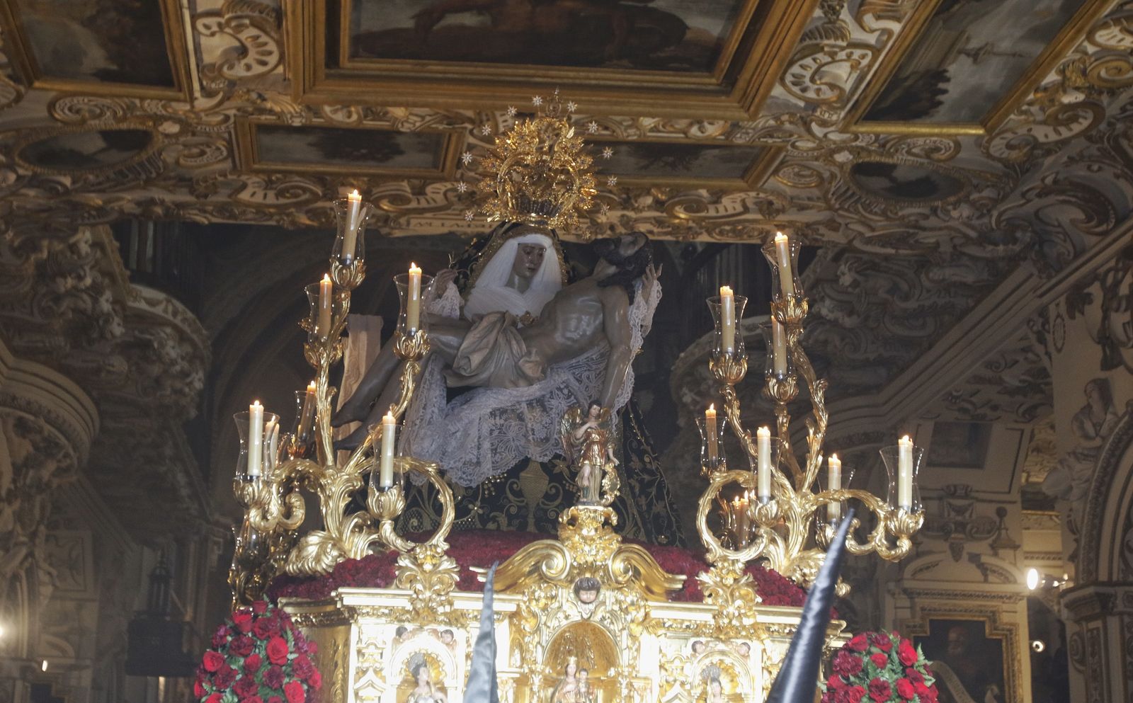 Jueves Santo en Córdoba: La procesión de las Angustias, en imágenes