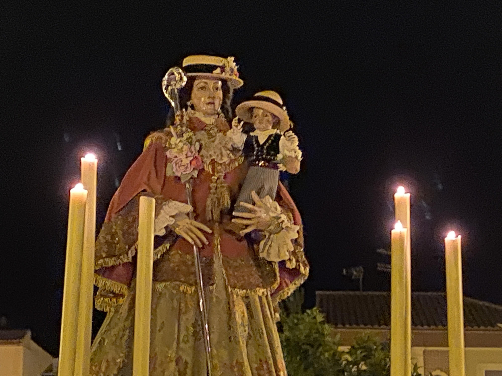 La llegada a Lucena de madrugada de la Virgen de Araceli, en fotografías