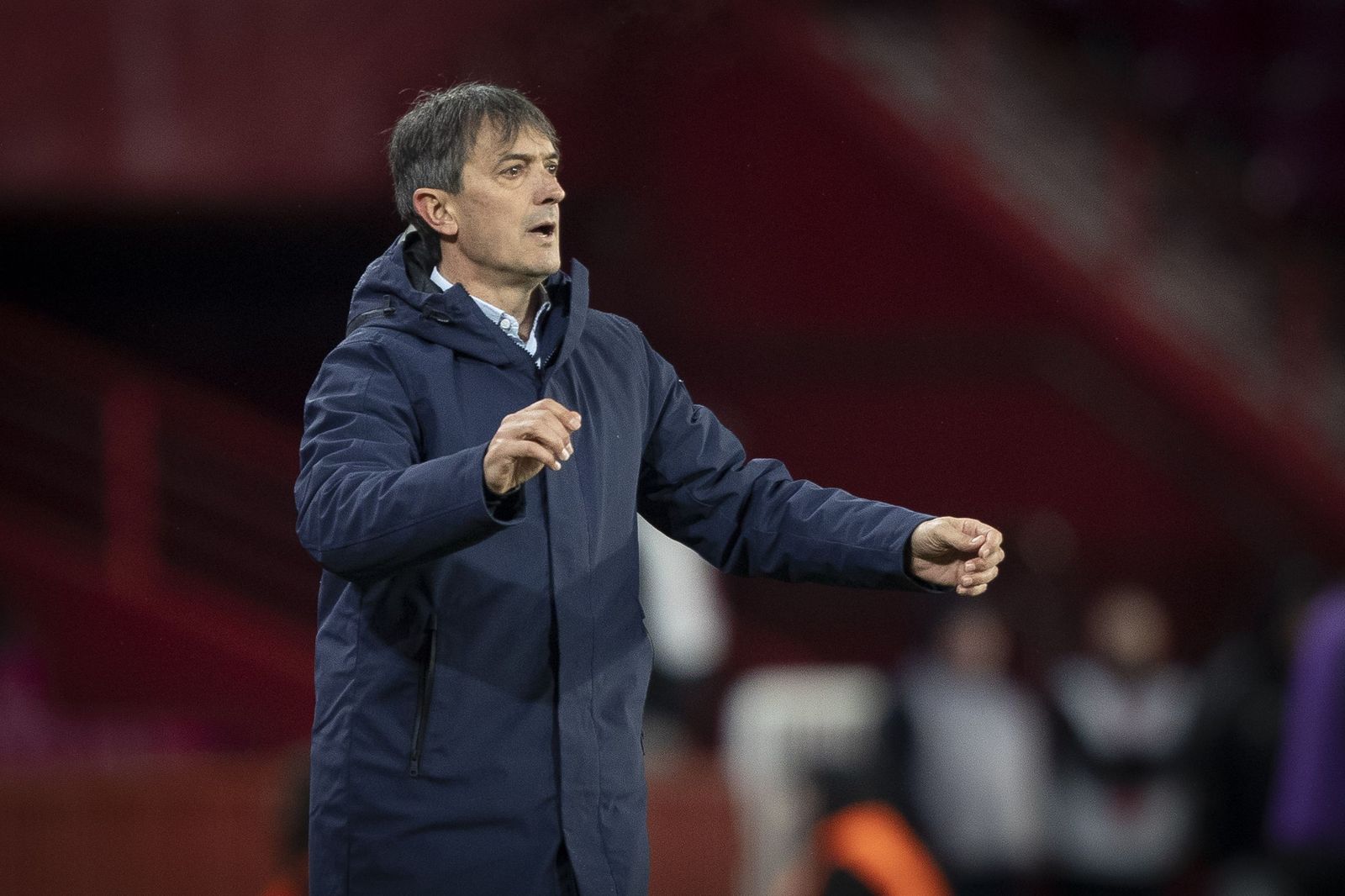 Pacheta observa el juego de su equipo ante el Albacete.