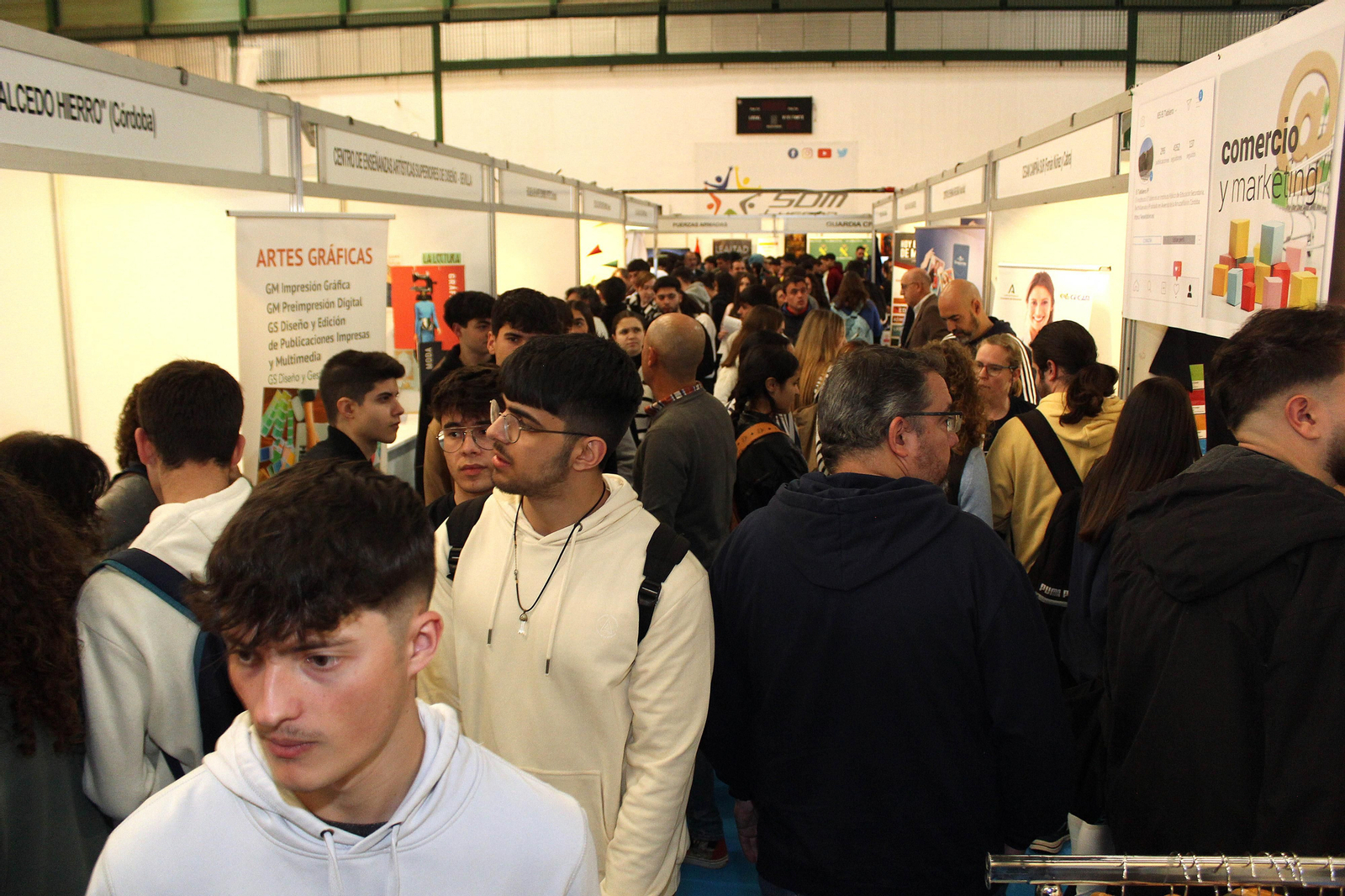 Un paseo en fotografías por el Salón del Estudiante de Lucena