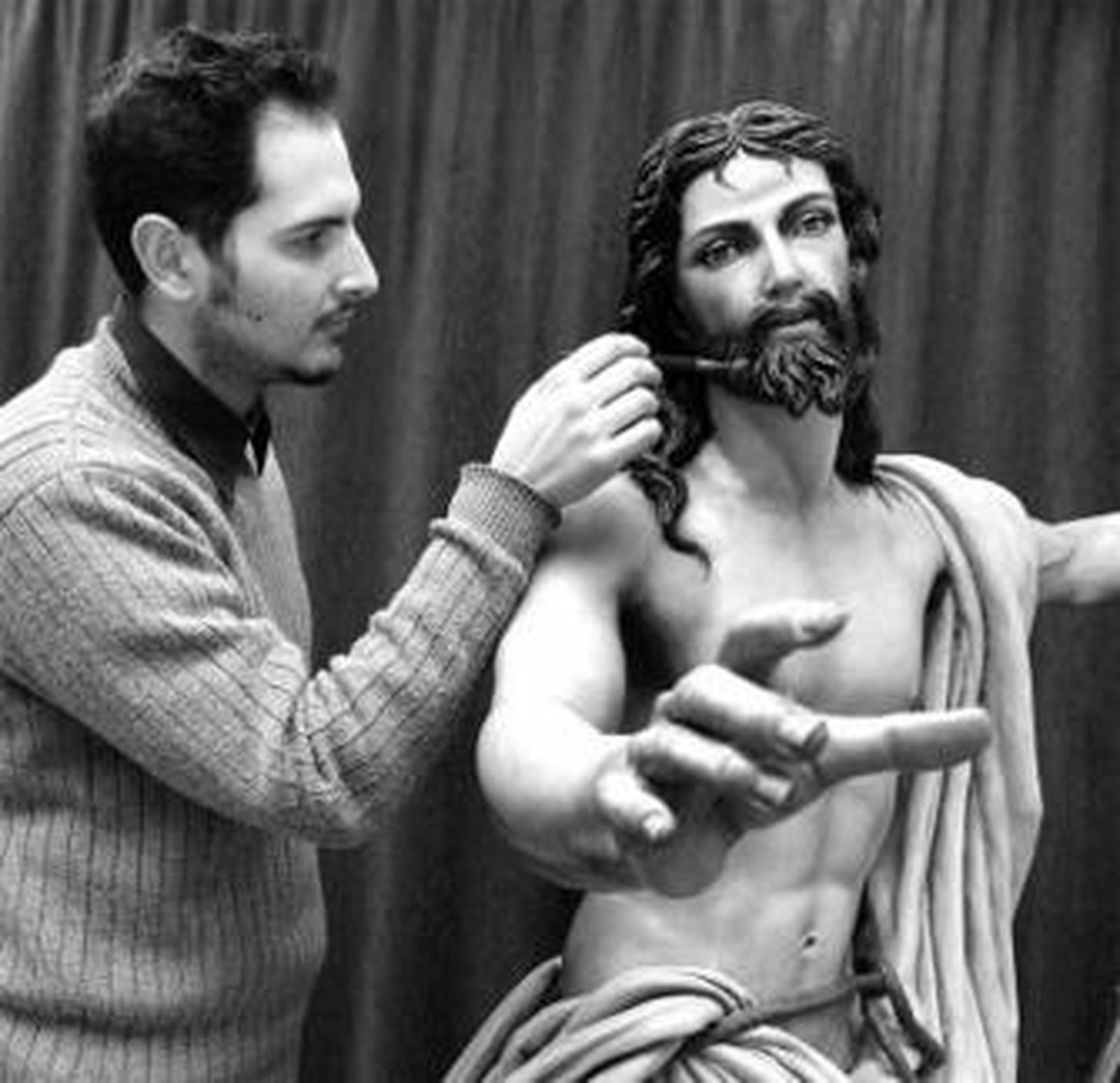 José Antonio Cabello termina una imagen para Villanueva del Arzobispo