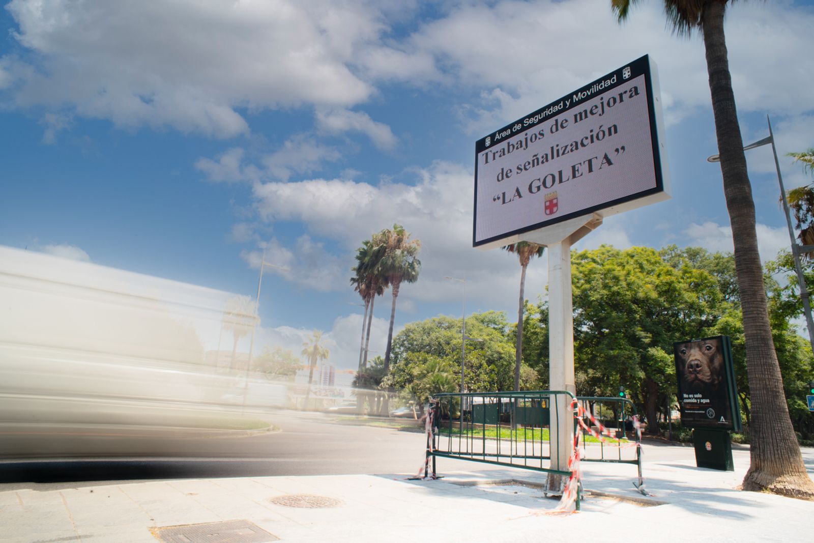 Uno de los paneles informativos instalados por el Ayuntamiento de Almería