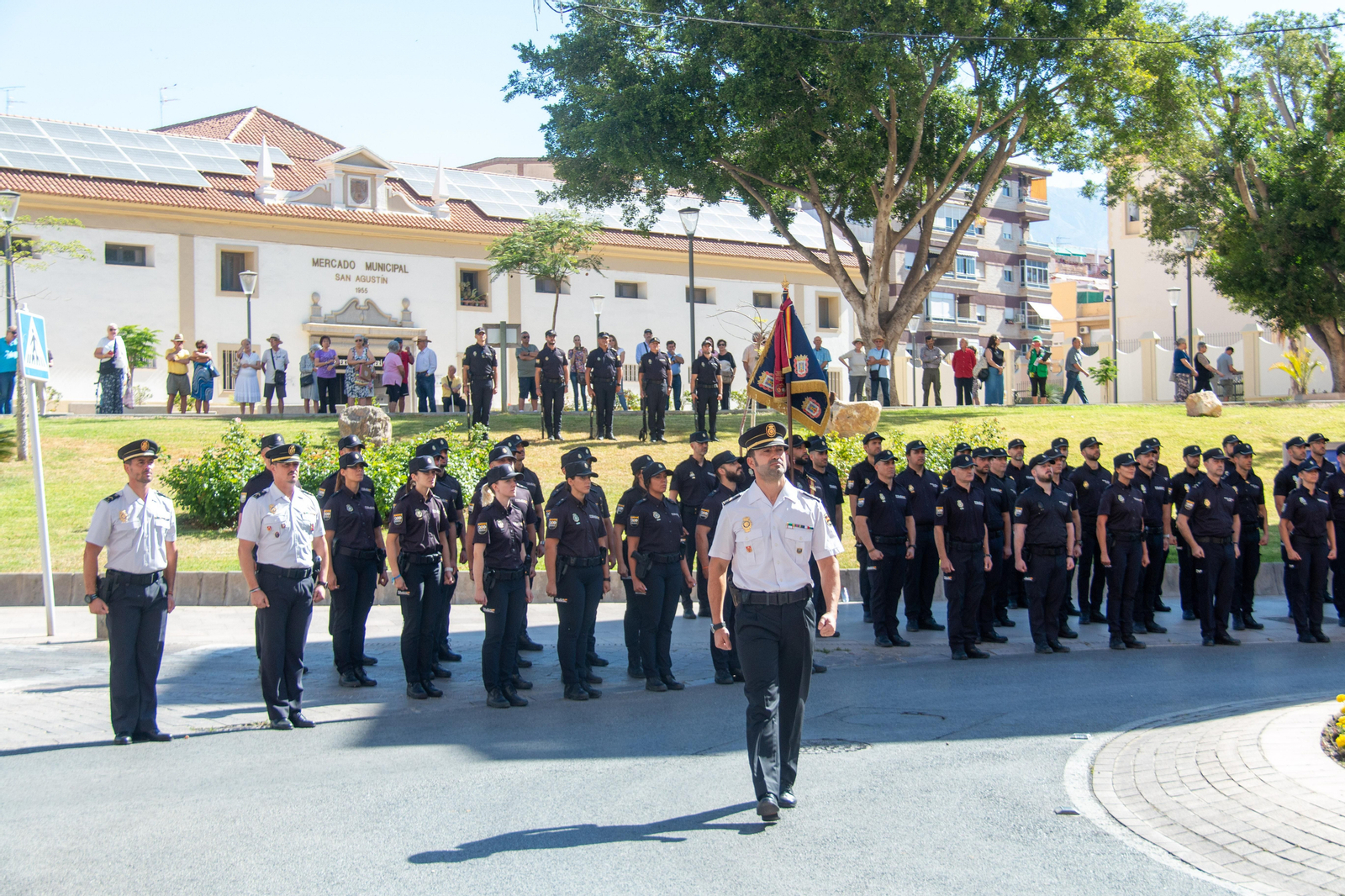 Así ha sido el acto de la dedicación nominativa de la fuente de la Avenida Salobreña a la Policía Nacional