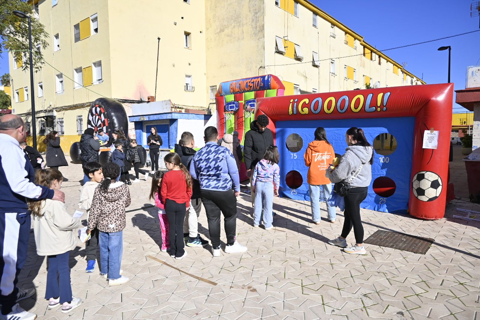 Las fotografías de los juegos de navidad para los niños de Pérez Cubillas