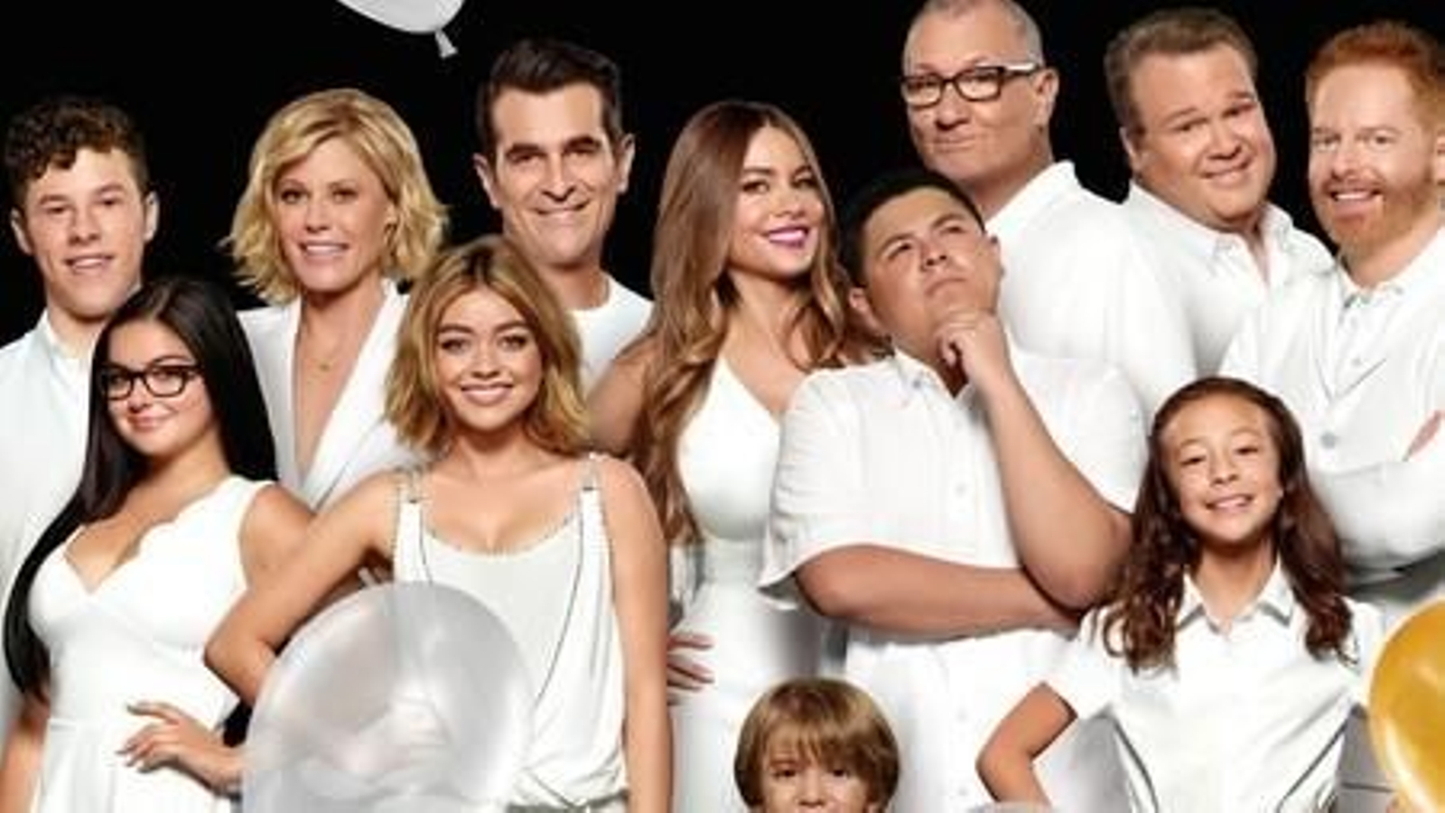 La famosa foto de blanco de los miembros de 'Modern Family'