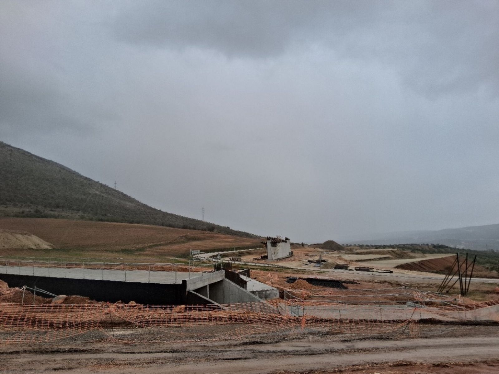 Tramo Riofrío-Vista desde PK 202+720 al 202+700, Muro Estación Loja AV