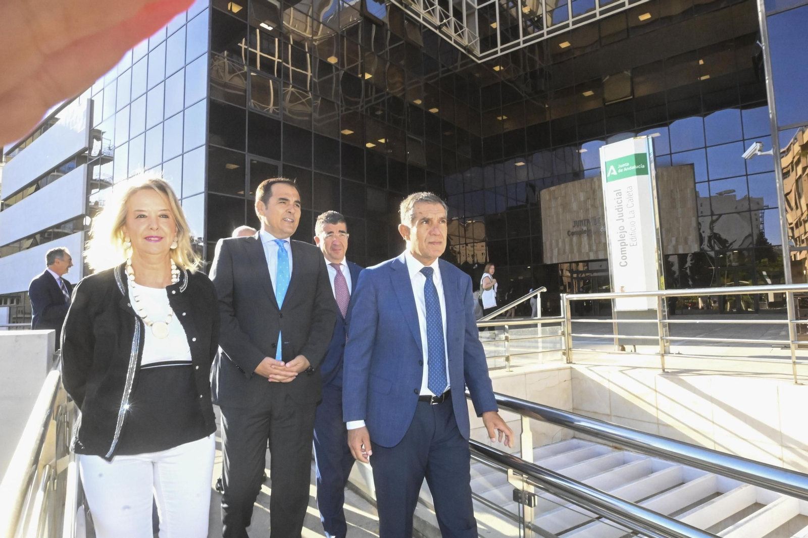 El consejero de Justicia, el presidente del TSJA y la fiscal superior han visitado el servicio de mediación penal.