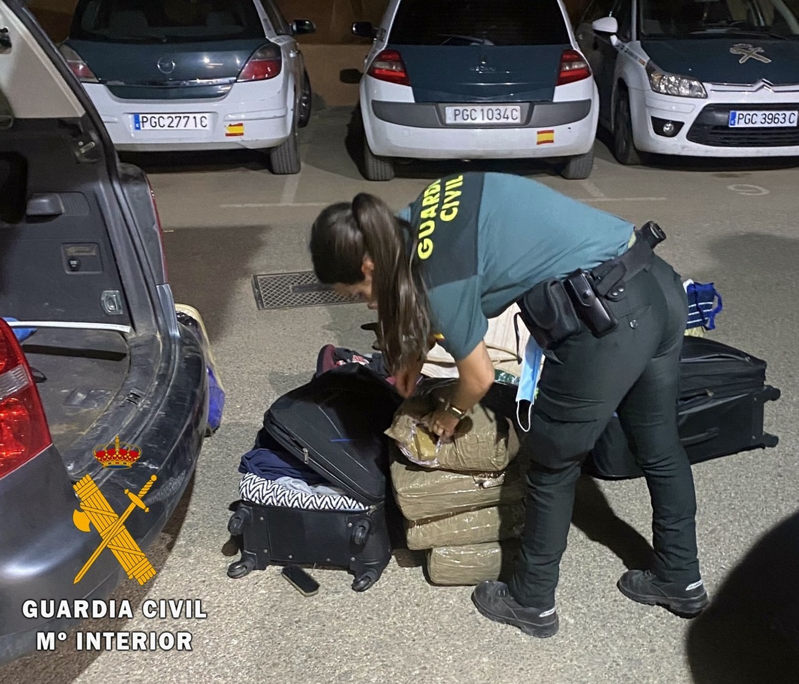Dos detenidos en Huércal-Overa por trasladar casi 32 kilos de hachís en un automóvil