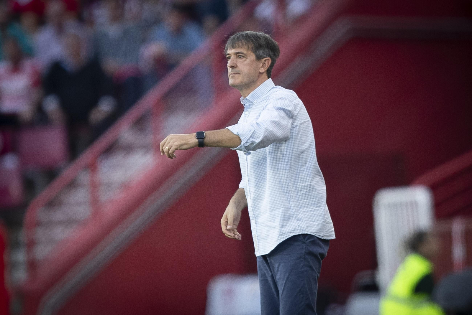 Tensión en el rostro de Pacheta.