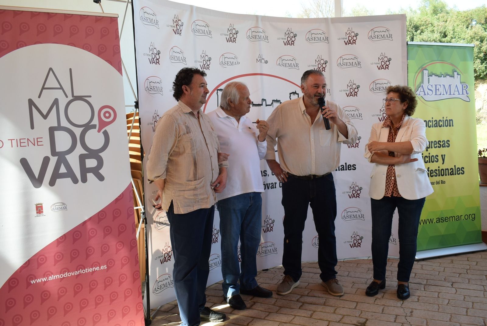 El Cordobés, premiado en Almodóvar del Río por 'toda una vida de esfuerzo', en imágenes