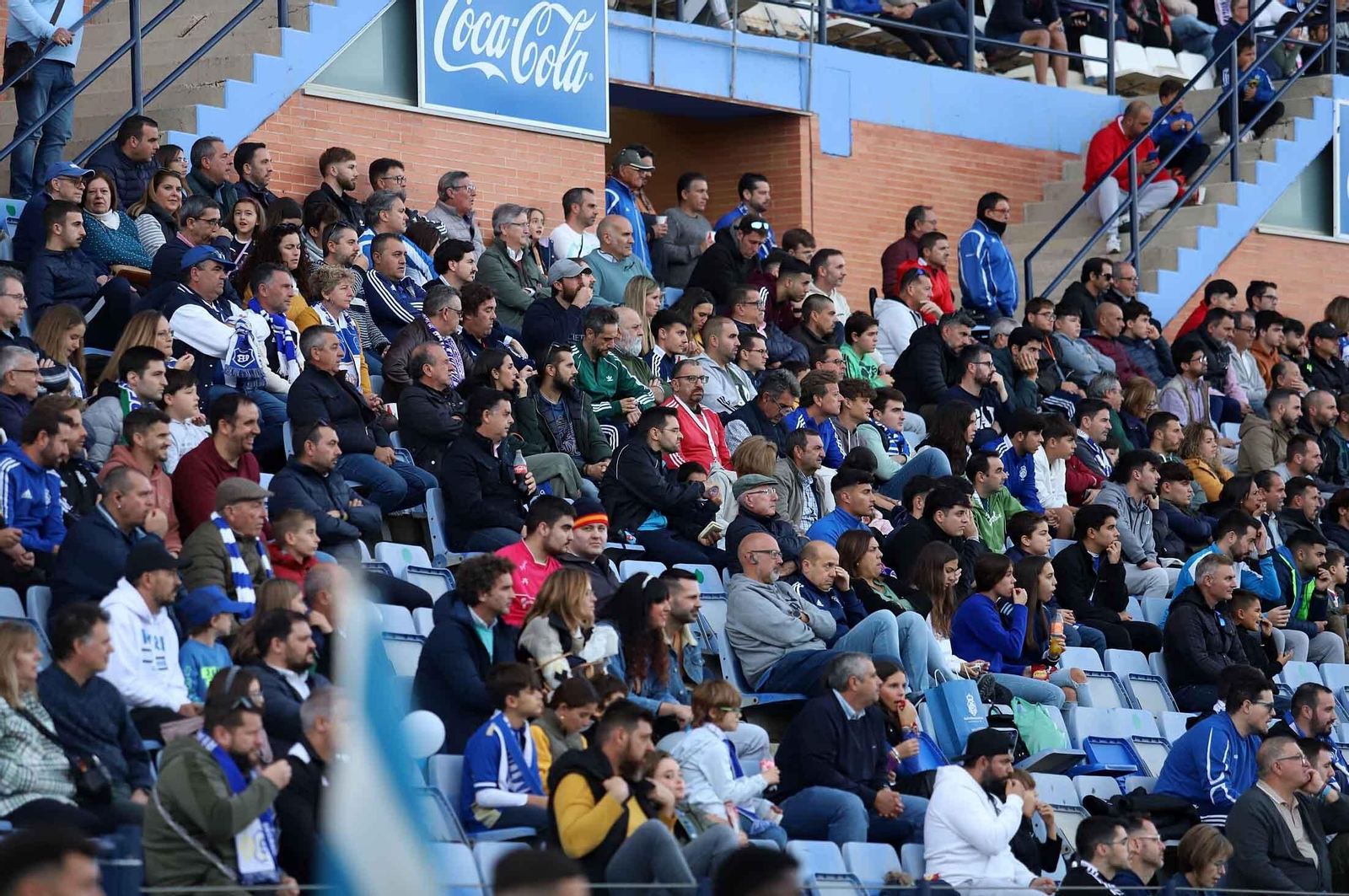 Imágenes del ambiente en las gradas del Nuevo Colombino
