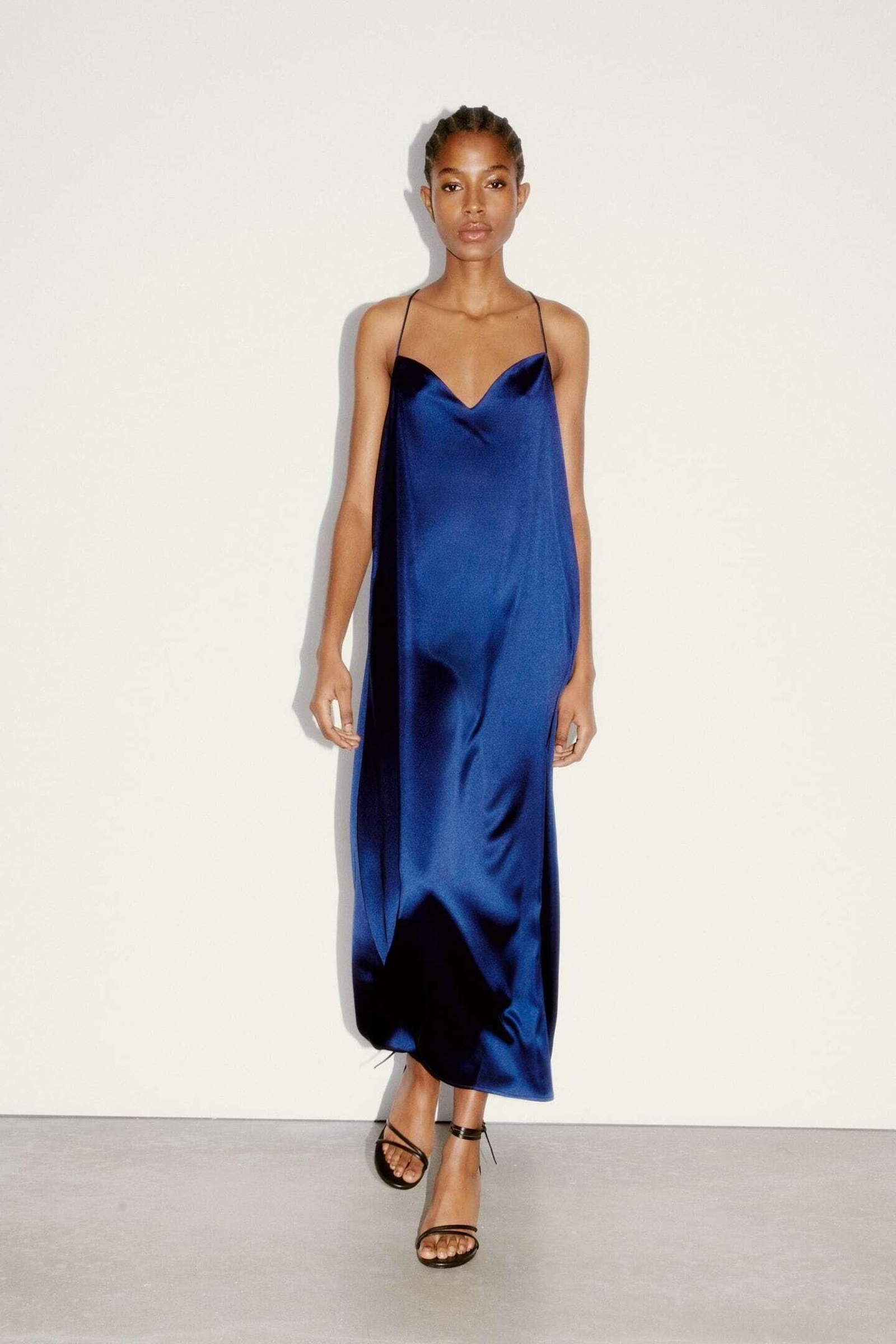 Vestido satinado azul de Zara. Vestido satinado azul de Zara.