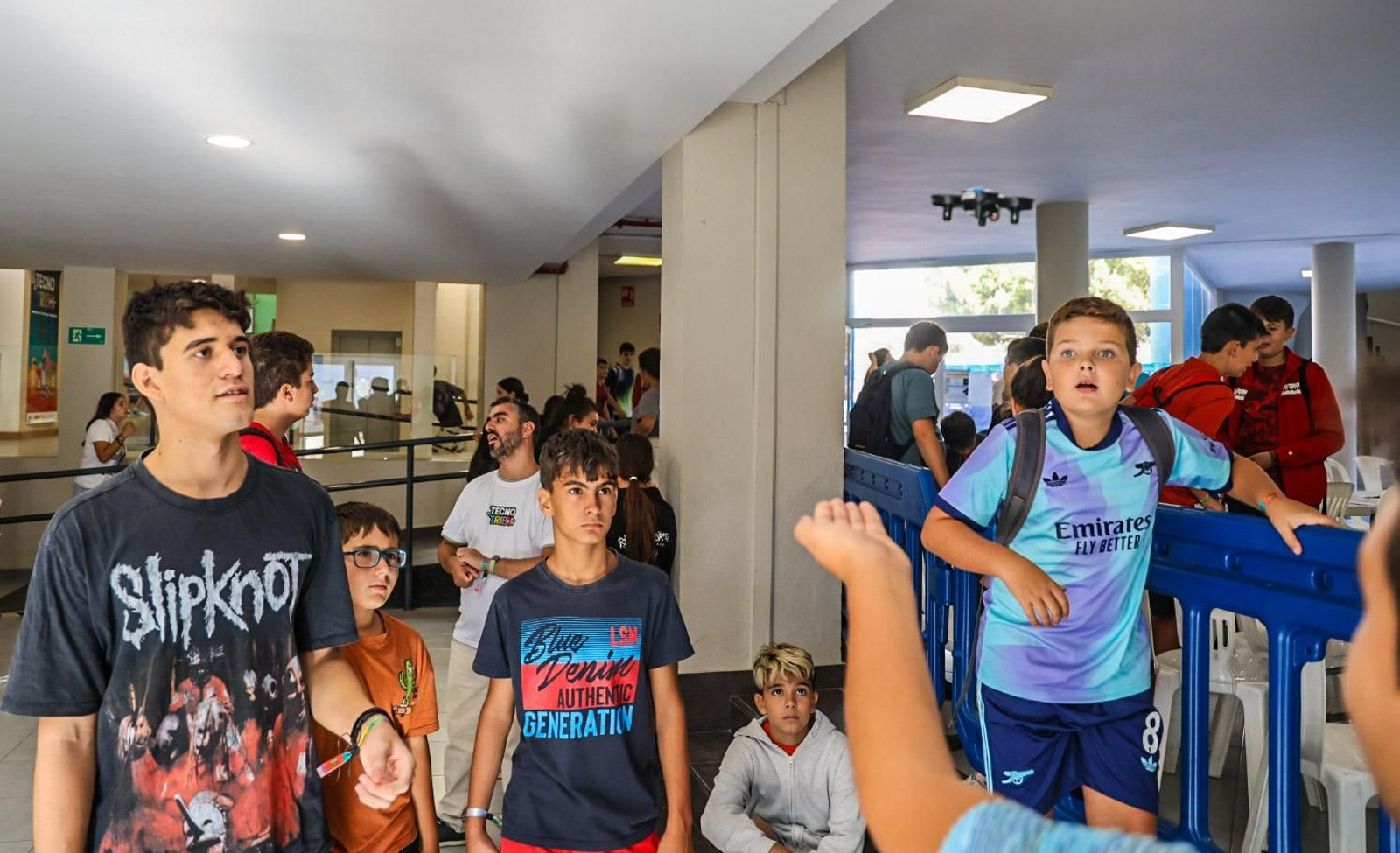 Imágenes del primer campamento Tecnotribu, en el Polideportivo Municipal Diego Lobato